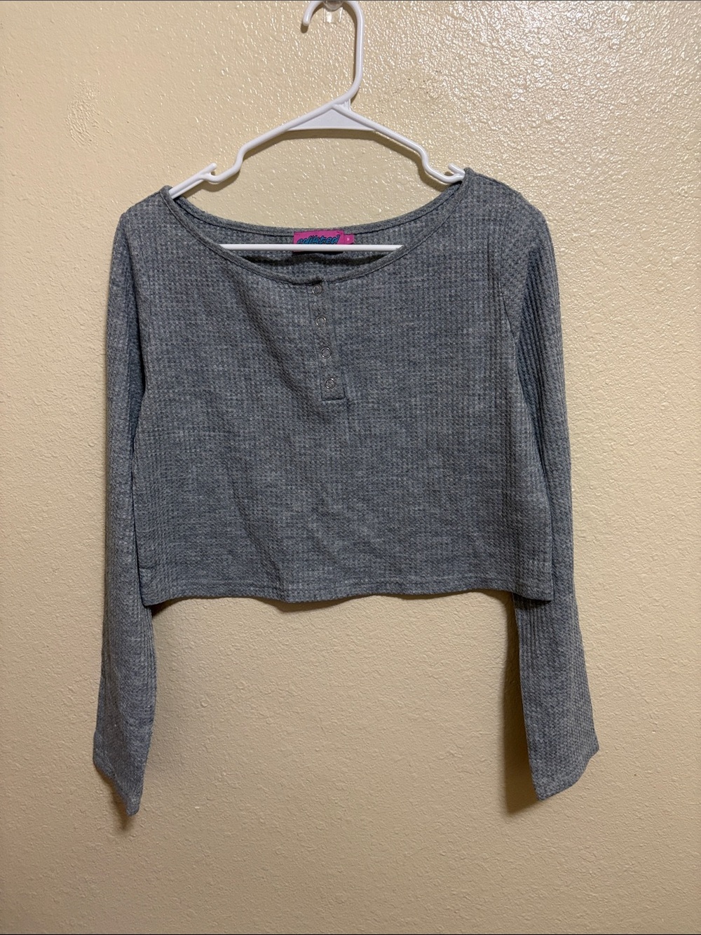 Edikted Heather Gray Waffle-Knit Cropped Henley Top